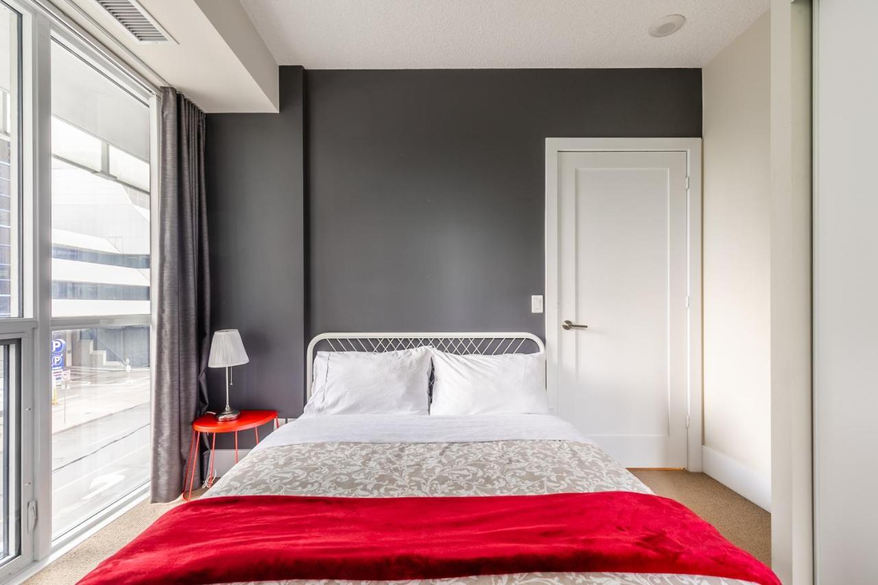 Apartment Perfectly Downtown With Free Parking *